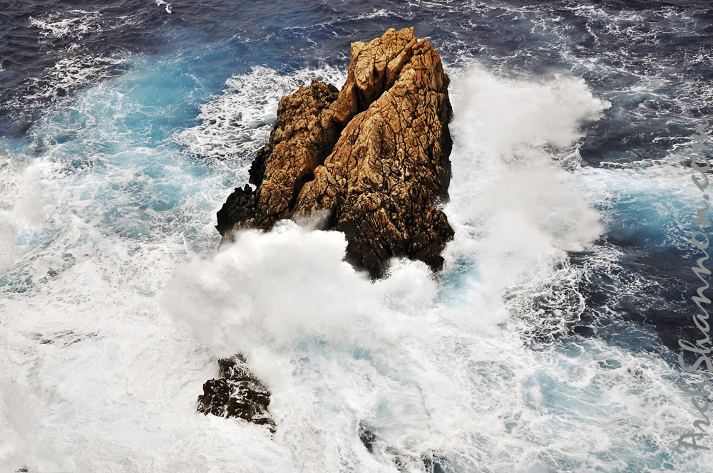 082 - Sa Dragonera - Far de Tramuntana - rock in the sea